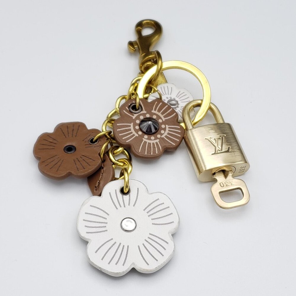LV Gold Padlock 🔑 Authentic Louis Vuitton Charm + Unbranded Flower Keychain - Picture 5 of 9